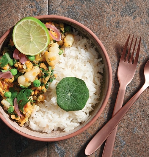 Dahl de lentilles blonde et corail, pilaf de riz aux petits légumes