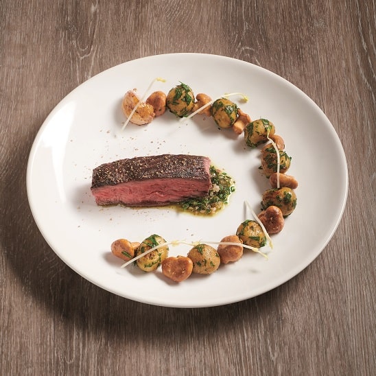 Bavette de bœuf, pommes de terre et girolles