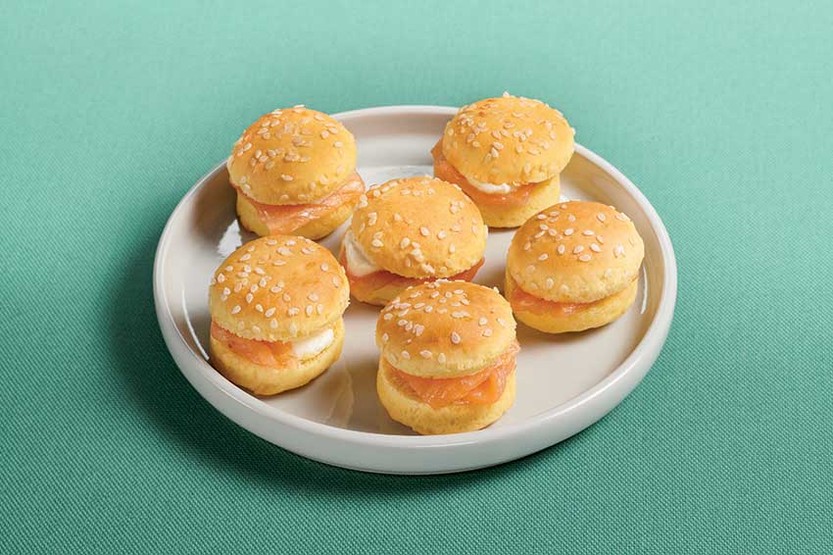 Plateau de mini-burgers au saumon