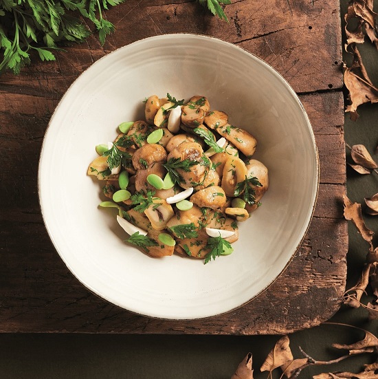 Cèpes sautés en persillade et amandes fraiches