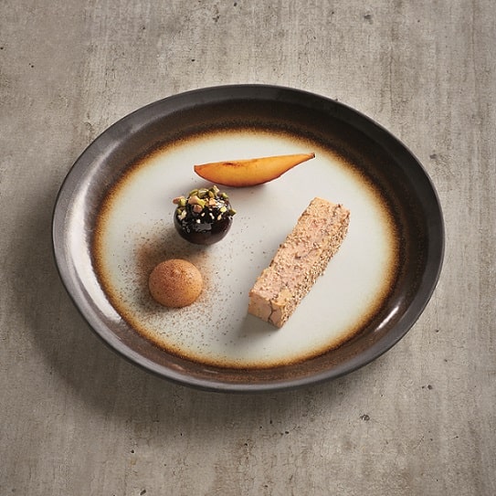 Foie gras terre et mer, poire caramelisée et figue rôtie